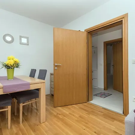 Violet Apartment Makarska