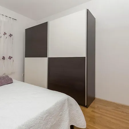 Apartament Violet *